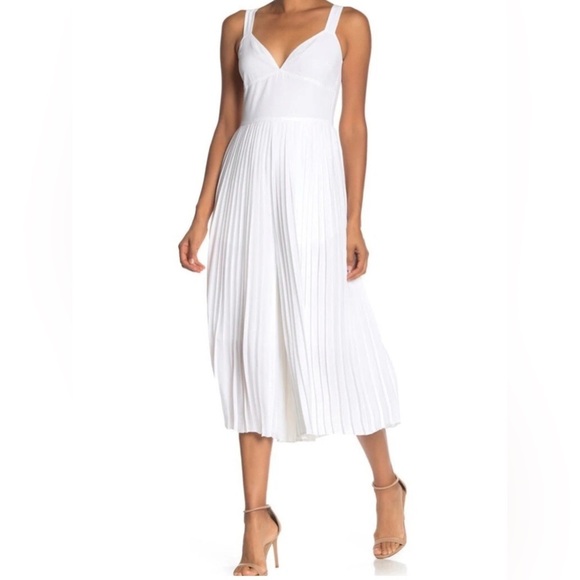 Vince Pleated Jumpsuit In Optic White V-Neck Sleeveless Size 6 - Picture 3 of 12
